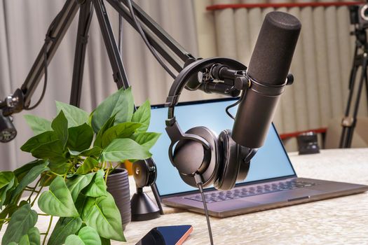 headphones streaming interface